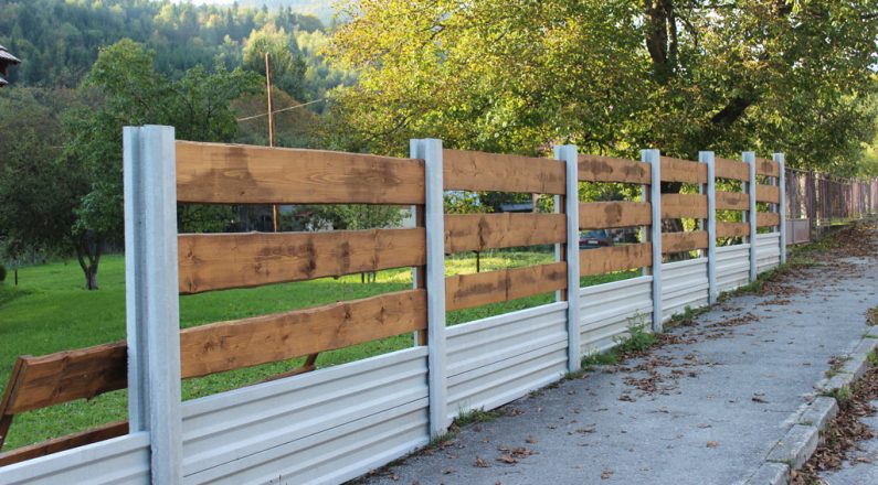 Kombinácia betónového plota TR beton s drevom